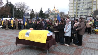 З військовим Василем Пугачовим попрощалися у Рівному З військовим Василем Пугачовим попрощалися у Рівному
