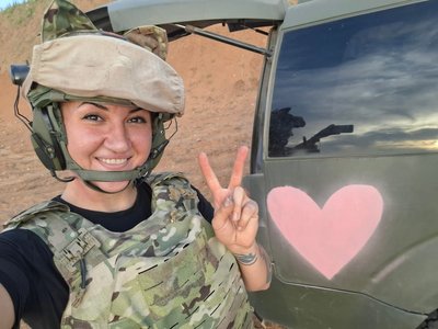 "Якщо ти не там, де маєш бути, ті люди швидше за все помруть", — парамедикиня Кріс про фронт, життя та битву за Крим "Якщо ти не там, де маєш бути, ті люди швидше за все помруть", — парамедикиня Кріс про фронт, життя та битву за Крим