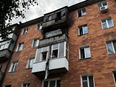 У Сумах вдень 31 серпня дрон влучив у балкон дев'ятиповерхівки, четверо людей травмовано