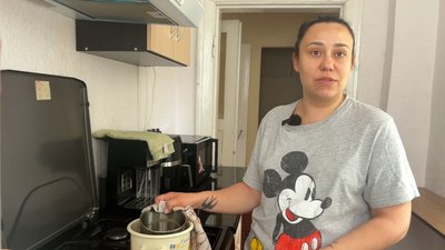 Переселенка зі Слов’янська виготовляє у Малині свічки з воску власної пасіки Переселенка зі Слов’янська виготовляє у Малині свічки з воску власної пасіки