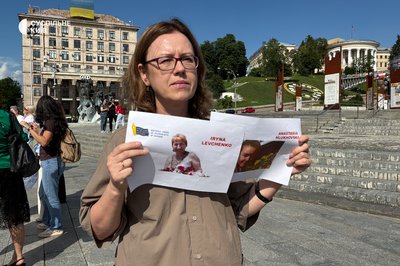 "Нумо, сестри!": у Києві відбулася акція в підтримку полонених жінок "Нумо, сестри!": у Києві відбулася акція в підтримку полонених жінок