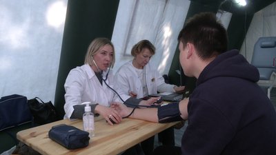 У Рівному люди вперше здавали кров у напівпольових умовах У Рівному люди вперше здавали кров у напівпольових умовах