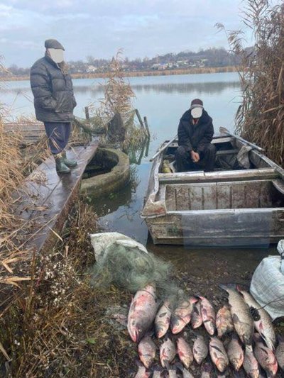 Двоє жителів Дніпропетровщини завдали рибному господарству понад 150 тисяч гривень збитків Двоє жителів Дніпропетровщини завдали рибному господарству понад 150 тисяч гривень збитків