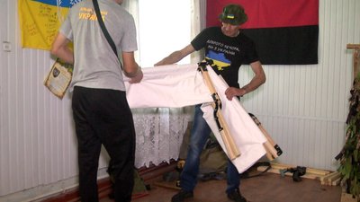 Вінницькі волонтери виготовляють ліжка-трансформери для оборонців Вінницькі волонтери виготовляють ліжка-трансформери для оборонців