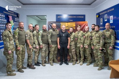 "Сиділи голодні, зверху насипали гради": в Одесі презентували фільм про оборону Торецька "Сиділи голодні, зверху насипали гради": в Одесі презентували фільм про оборону Торецька