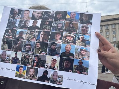 У Черкасах вшанували пам'ять загиблих під час теракту в Оленівці У Черкасах вшанували пам'ять загиблих під час теракту в Оленівці