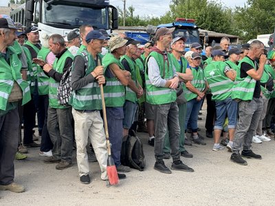 Колектив КП "Парки Херсона" виступив проти звільнення директора. Яка позиція МВА Колектив КП "Парки Херсона" виступив проти звільнення директора. Яка позиція МВА