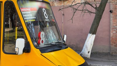 У Кропивницькому маршрутка зіткнулась з велосипедистом: що відомо У Кропивницькому маршрутка зіткнулась з велосипедистом: що відомо