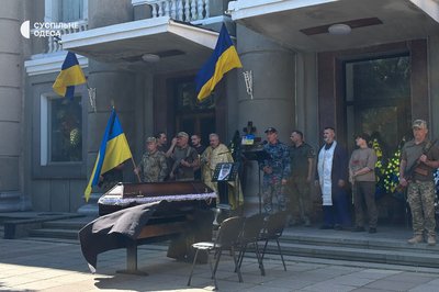 "Тіло пролежало два роки у воді": в Одесі попрощалися із загиблим моряком катеру "Станіслав" "Тіло пролежало два роки у воді": в Одесі попрощалися із загиблим моряком катеру "Станіслав"