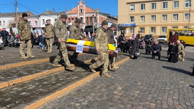 "Був майстром на всі руки": на Рівненщині попрощалися із солдатом Михайлом Климюком "Був майстром на всі руки": на Рівненщині попрощалися із солдатом Михайлом Климюком