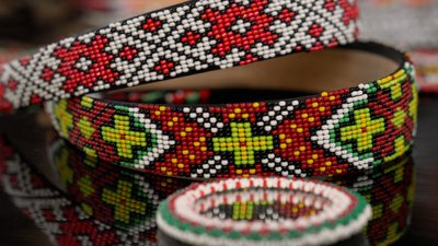Відчувають захист завдяки прикрасам. Як на Буковині майстрині виготовляють старовинні ґердани та силянки | Жива спадщина