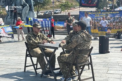 Друга річниця Курської операції: у Києві родичі полонених провели акцію-нагадування Друга річниця Курської операції: у Києві родичі полонених провели акцію-нагадування