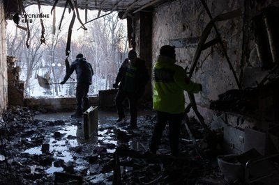 Атака росіянами Києва: влучили у медцентр, загинула людина Атака росіянами Києва: влучили у медцентр, загинула людина