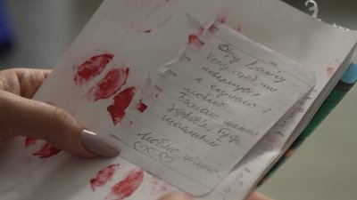 "Па, ти – мої ліки для душі": чернігівка ходить зустрічати військових з полону, щоб дізнатись про своїх рідних "Па, ти – мої ліки для душі": чернігівка ходить зустрічати військових з полону, щоб дізнатись про своїх рідних