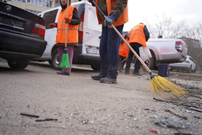 Другий день після обстрілу Полтави: що відбувається на місцях влучання Другий день після обстрілу Полтави: що відбувається на місцях влучання