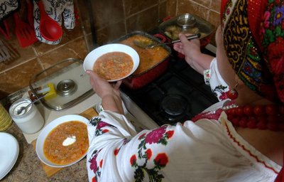 "Як пух, як дух, як сонце": черкащанка варить капусняк за сторічним рецептом "Як пух, як дух, як сонце": черкащанка варить капусняк за сторічним рецептом