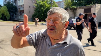 «Думала, помираю». Містяни розказали, як бомби били по 14-поверхівці в Краматорську «Думала, помираю». Містяни розказали, як бомби били по 14-поверхівці в Краматорську