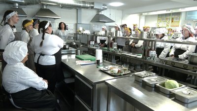 Рідні загиблих та зниклих безвісти готували українські автентичні страви у Рівному Рідні загиблих та зниклих безвісти готували українські автентичні страви у Рівному
