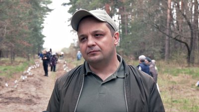 "Ліс Героїв": ветерани та рідні загиблих військових висадили алею дубів поблизу Луцька