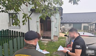 На Львівщині п'ятьох прикордонників підозрюють в організації незаконної схеми виїзду за кордон На Львівщині п'ятьох прикордонників підозрюють в організації незаконної схеми виїзду за кордон