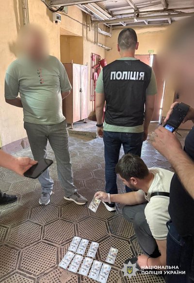 1000 доларів за вступ: одеського викладача підозрюють у хабарництві 1000 доларів за вступ: одеського викладача підозрюють у хабарництві