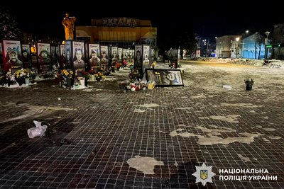 Портрети військових пошкодили в центрі Рівного