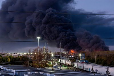 У США вантажний літак UPS розбився після злету: щонайменше троє загиблих і 11 поранених У США вантажний літак UPS розбився після злету: щонайменше троє загиблих і 11 поранених