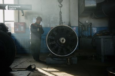 Майже половина працівників на фронті: як під час війни працює локомотивне депо на Одещині Майже половина працівників на фронті: як під час війни працює локомотивне депо на Одещині