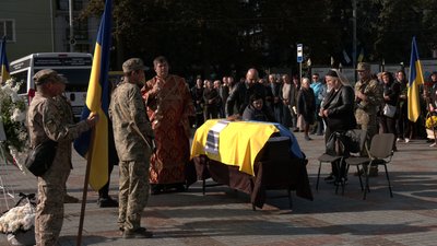 "Останні 56 днів він був на "нулі": з бійцем Павлом Хорхолюком попрощалися у Рівному "Останні 56 днів він був на "нулі": з бійцем Павлом Хорхолюком попрощалися у Рівному