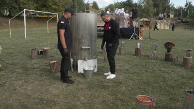 Найбільший об’єм узвару в одному казані — 648 літрів: як встановлювали рекорд в громаді на Рівненщині Найбільший об’єм узвару в одному казані — 648 літрів: як встановлювали рекорд в громаді на Рівненщині