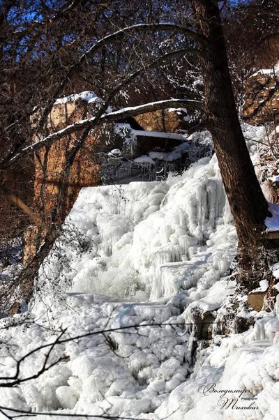 замерз водоспад
