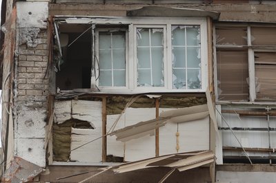 Артилерією по багатоповерхівках Артилерією по багатоповерхівках