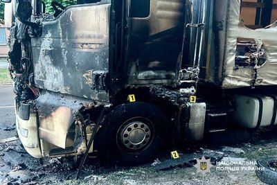 У Черкасах чоловіка підозрюють у підпалі вантажівки та мікроавтобуса У Черкасах чоловіка підозрюють у підпалі вантажівки та мікроавтобуса