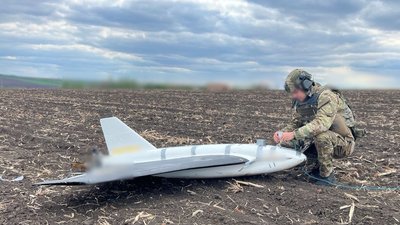 На Кіровоградщині вибухотехніки поліції пдірвали бойову частину російського дрона На Кіровоградщині вибухотехніки поліції пдірвали бойову частину російського дрона