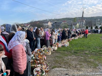 "Молитва тілом". Коли потрібно хреститись під час Великодньої служби та що про неї треба знати — священник з Буковини "Молитва тілом". Коли потрібно хреститись під час Великодньої служби та що про неї треба знати — священник з Буковини