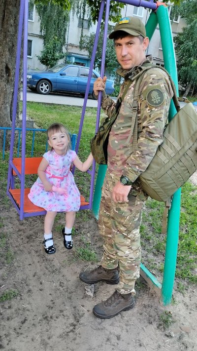 “Мріяла, аби він повів дочку під вінець” - родина загиблого зенітника збирає підписи на присвоєння звання Героя України “Мріяла, аби він повів дочку під вінець” - родина загиблого зенітника збирає підписи на присвоєння звання Героя України