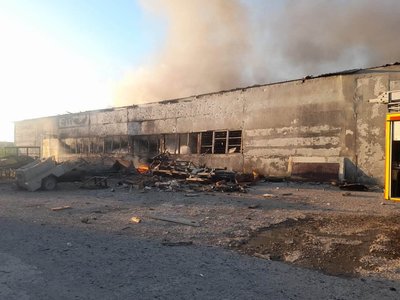 Підприємство в Ізюмі після російського удару Підприємство в Ізюмі після російського удару