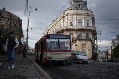 113 автівок на одне платне паркомісце — як у Чернівцях планують вирішувати проблеми з паркуванням 113 автівок на одне платне паркомісце — як у Чернівцях планують вирішувати проблеми з паркуванням