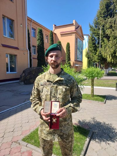 Зеленський вручив трьом прикордонникам із Волині державні нагороди Зеленський вручив трьом прикордонникам із Волині державні нагороди
