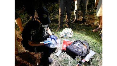 Відправляв наркотики поштою, а вдома тримав 1 кг солі альфа-PVP: у Чернігові затримали підозрюваного Відправляв наркотики поштою, а вдома тримав 1 кг солі альфа-PVP: у Чернігові затримали підозрюваного