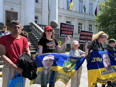 У Полтаві влаштували акцію-нагадування "Не мовчи. Полон вбиває" У Полтаві влаштували акцію-нагадування "Не мовчи. Полон вбиває"
