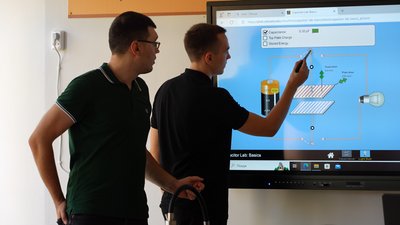 "Я пишаюся своїм вчителем". Фізик-викладач Дніпра увійшов до десятки найкращих освітян країни