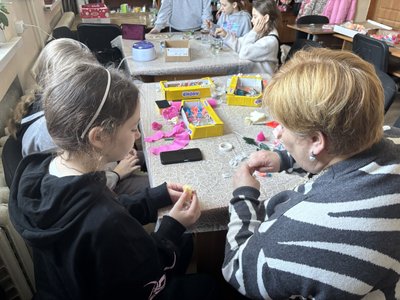Подільський віночок із воску: у громаді на Вінниччині навчають давнього ремесла Подільський віночок із воску: у громаді на Вінниччині навчають давнього ремесла
