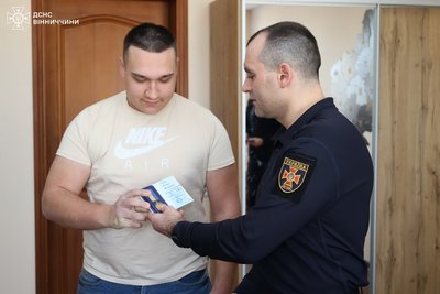 "За гідний вчинок": нагородили вінничан, які врятували людей