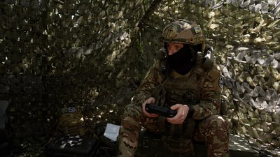 Кордон біля Чернігівщини: як несуть службу пілоти БпЛА Кордон біля Чернігівщини: як несуть службу пілоти БпЛА