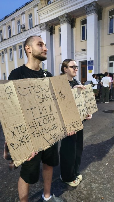 Четвертий день протестів у Житомирі: учасники акції заявляють, що стоятимуть, поки не буде конкретних рішень по Федорову Четвертий день протестів у Житомирі: учасники акції заявляють, що стоятимуть, поки не буде конкретних рішень по Федорову