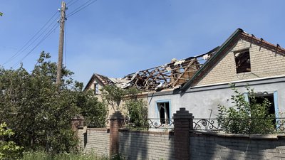 Розбитий обстрілами будинок Миколайпілля Дружківська громада Донецька область 9 липня 2025 рік Розбитий обстрілами будинок Миколайпілля Дружківська громада Донецька область 9 липня 2025 рік