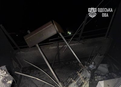РФ завдала удару по багатоповерхівці в Одесі: зруйнувалася квартира РФ завдала удару по багатоповерхівці в Одесі: зруйнувалася квартира