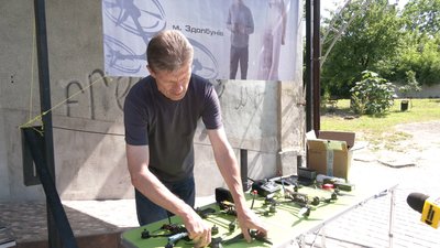 "Літаю сам і навчаю інших": на Рівненщині безплатно навчатимуть керувати безпілотниками
