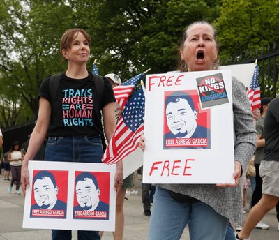 У США тисячі людей вийшли на протест проти політики Трампа У США тисячі людей вийшли на протест проти політики Трампа